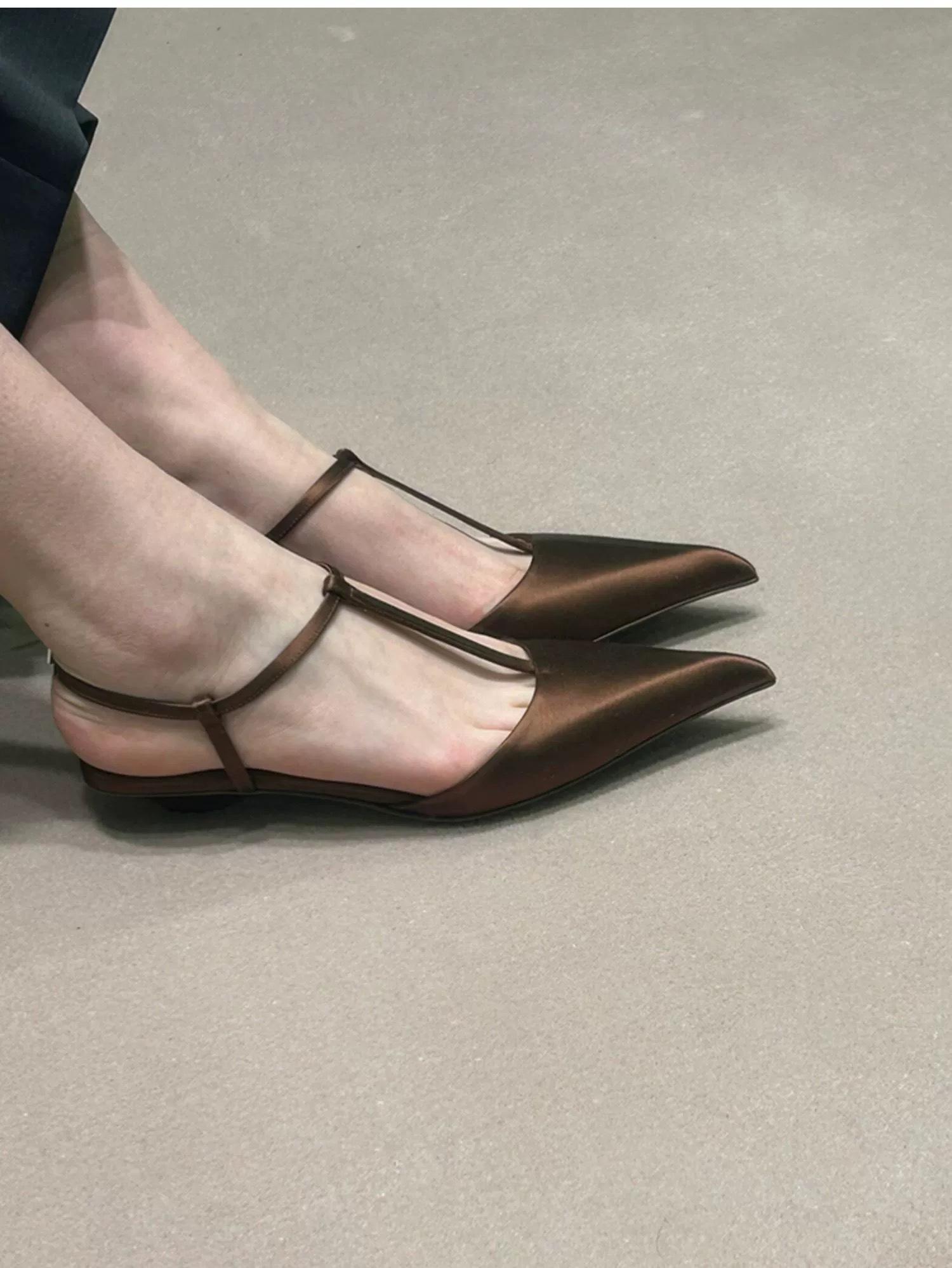 

Модные брендовые туфли для женщин, сексуальные сандалии с острым носком, удобные сандалии на низком каблуке, трендовые сандалии, простые, универсальные, туфли большого размера 35