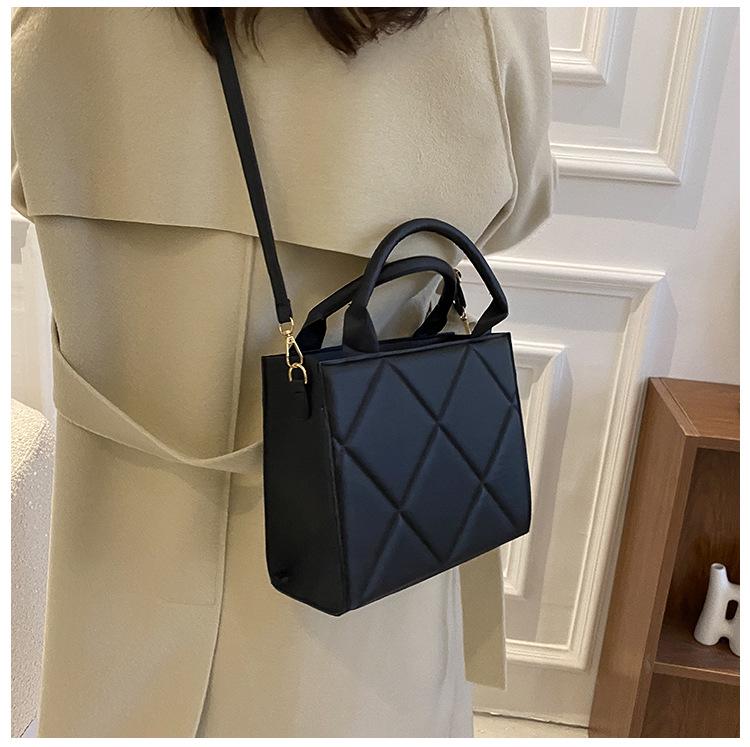 

Trendy 2024 Women s Large Capacity Diamond Tote Bag for Spring/Summer