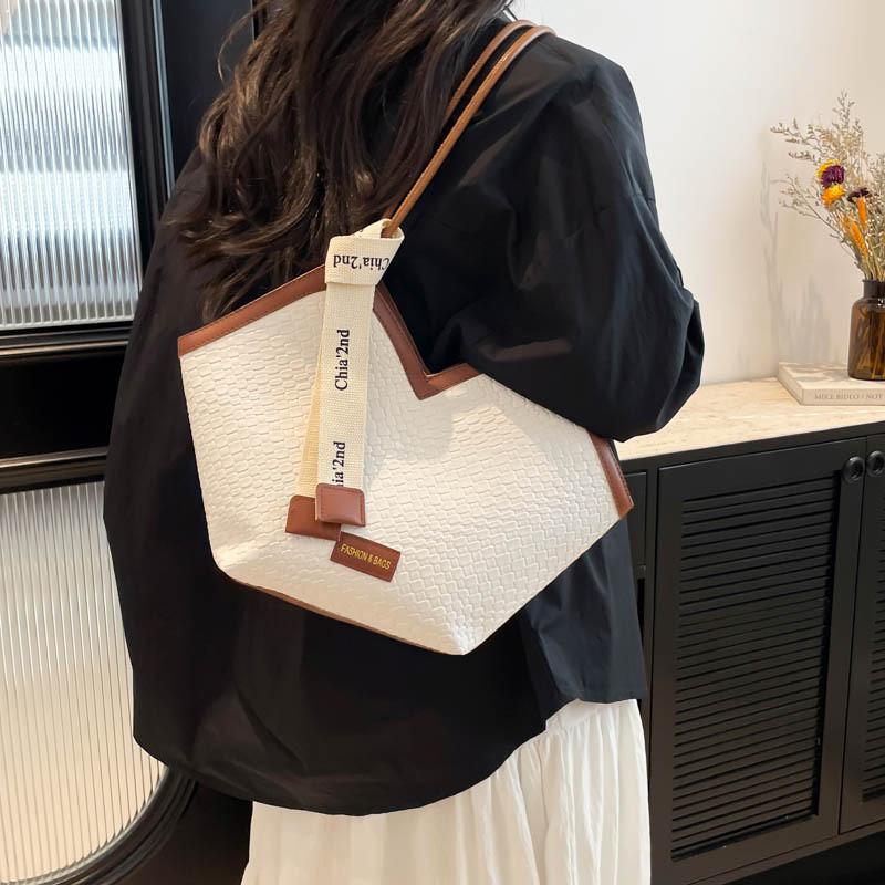 Pu Tote Bag For Women With Large Capacity And Dual Shoulder Straps For Daily Use