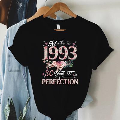1993 Yılında Yapılan Vintage Tees 30 Yıllık Mükemmellik 30. Doğum Günü T Shirt Kadınlar için Çiçek Grafik Üstleri Yaz Y2k Giysileri Kadın