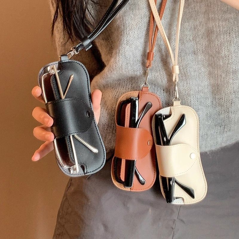 Retro Glasses Storage Bag Can Be Hung Around The Neck for Travel Sunglasses Glasses Case with Detachable Shoulder Strap To Prevent Lost Glasses Case