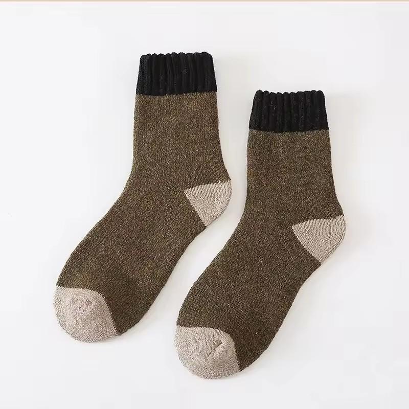 Thickened Winter Woolen Socks for Men Ultra-Thick Fleece Lined Warm Mid-Calf Sheepskin Socks with Mesh Lining for Warmth and Comfort