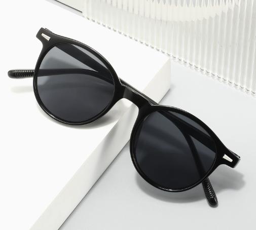 Round Frame Sunglasses for Women UV Protection Lightweight Durable Frame Stylish Design Suitable for Outdoor Activities and Daily Use