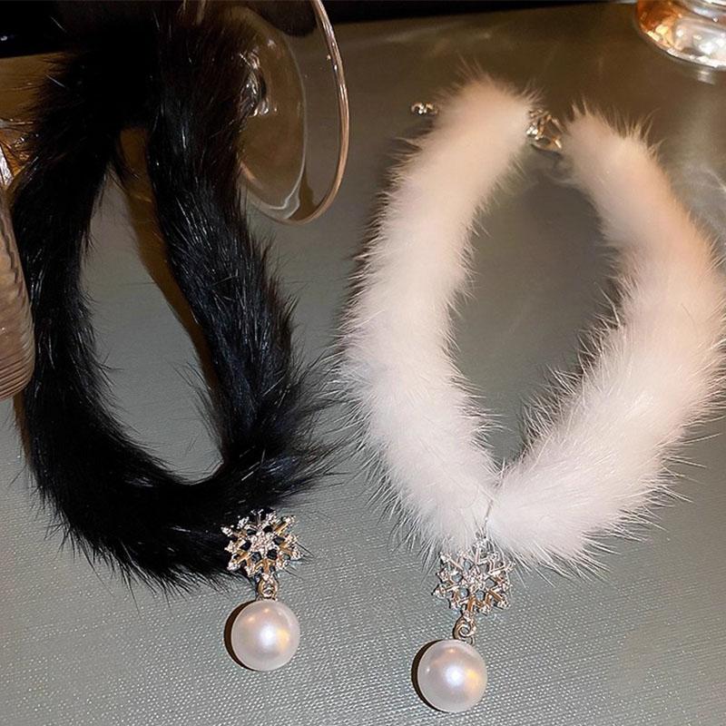 Korean Sweet Feather Plush Snowflake Choker for Women Fashion Snowflake Pearl Necklace Wedding Party Jewelry Gifts Black White