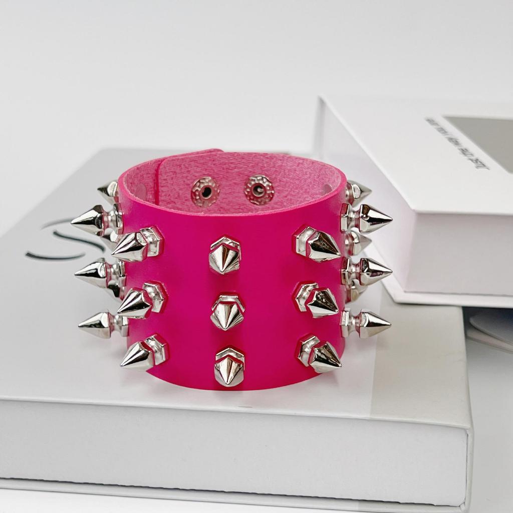 European and American Punk Rivet Bracelet: Unisex Leather Wristband for Couples