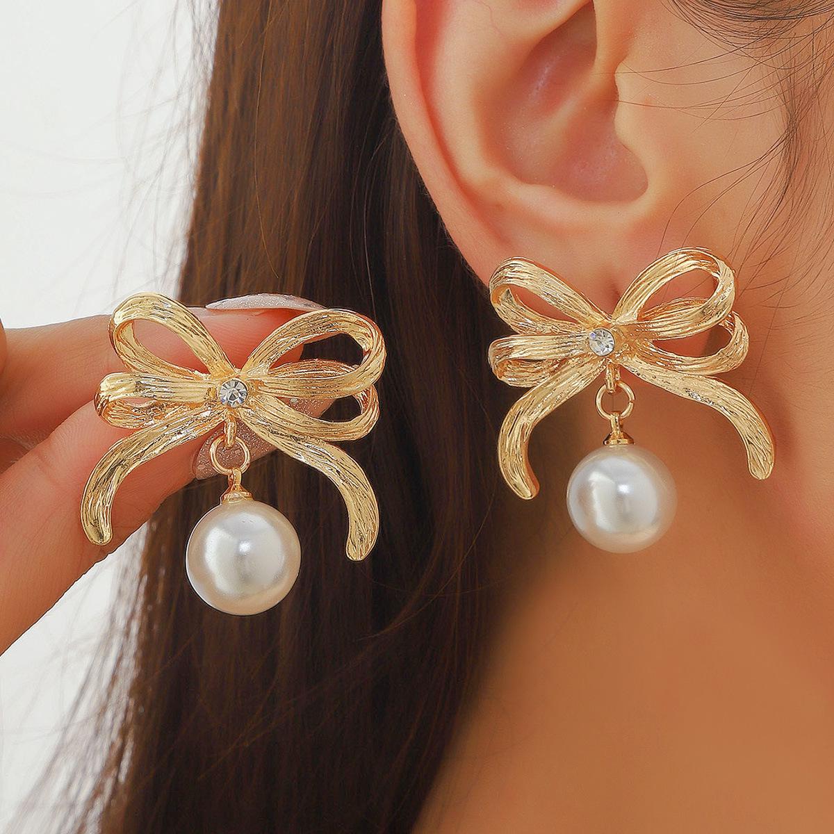 Cross-Border Butterfly & Flower Pearl Earrings - Romantic Retro Long Alloy Design