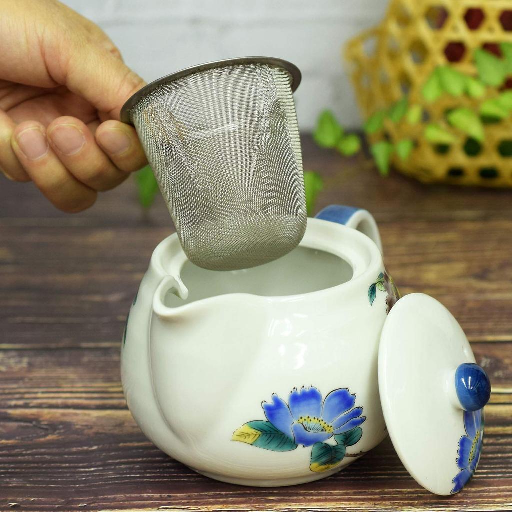 Waza no Kura: Stylish Kutani ware teapot with camellia design and tea strainer. Made in Japan. A premium ceramic brand. A great birthday gift.