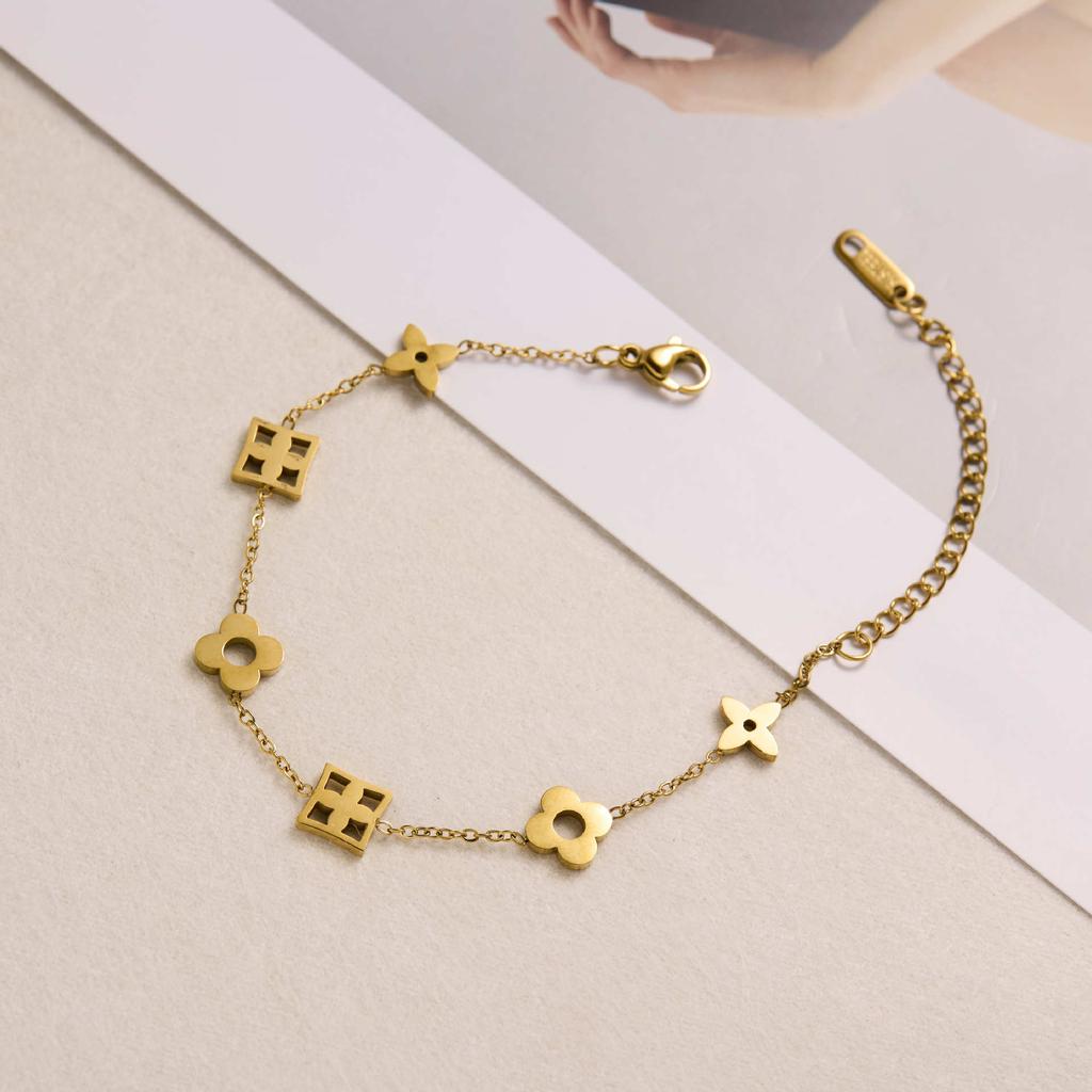 Classic Retro Four-Leaf Clover Titanium Steel Bracelet Female Light Luxury Ins Hundred With 18k Flower Hand Jewelry