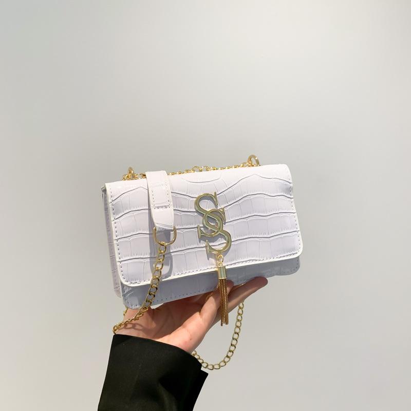 Fashionable Retro Small Square Bag Handheld Crossbody Bag Large Capacity New Temperament and Fashion Design One-shoulder Crossbody Bag