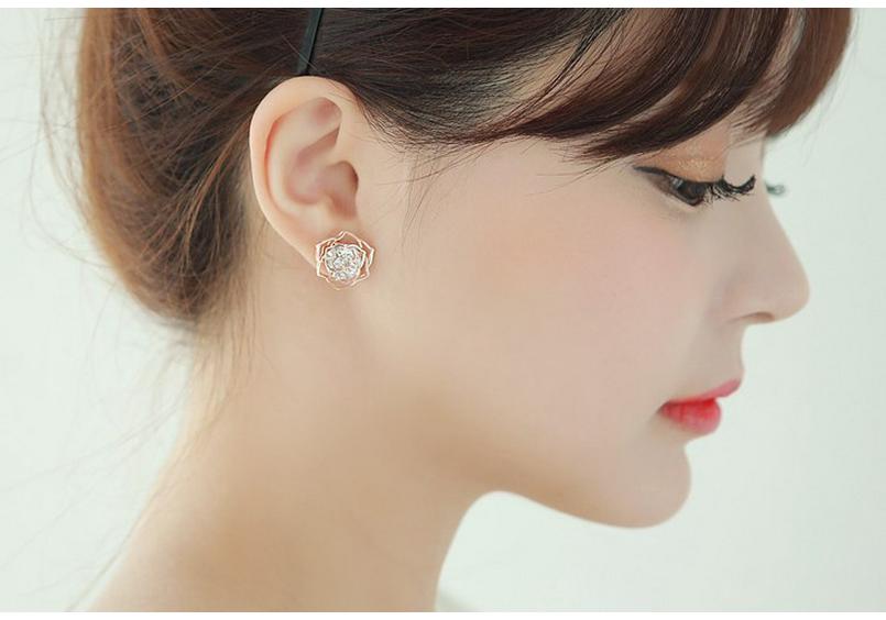 Korean Retro Rose Flower Stud Earrings - New Fashionable Accessories for Women and Students