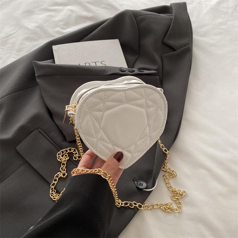 

Премиальная сумка женская 2025 лето новая нишевый дизайн на плечо подмышку модная сумка-мессенджер цепочка сумка-сердце белый