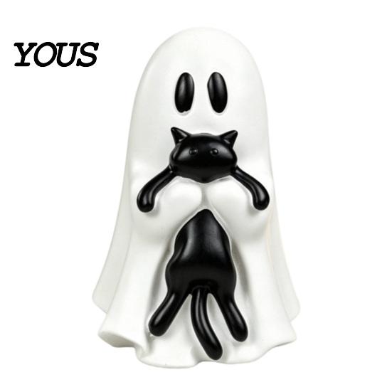 Gothic Style Home Ornament Halloween Ornament, Ghost Hugging A Black Cat Sculpture, Small Resin Collectible for Unique Figurine, Bedroom Entrance