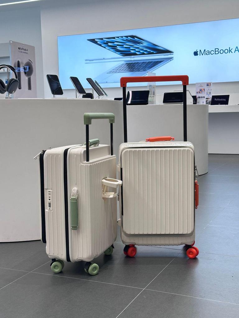 5022 Explosion-Proof 28-Inch Check-in Zipper Suitcase with Side Opening and Deep Compartment.