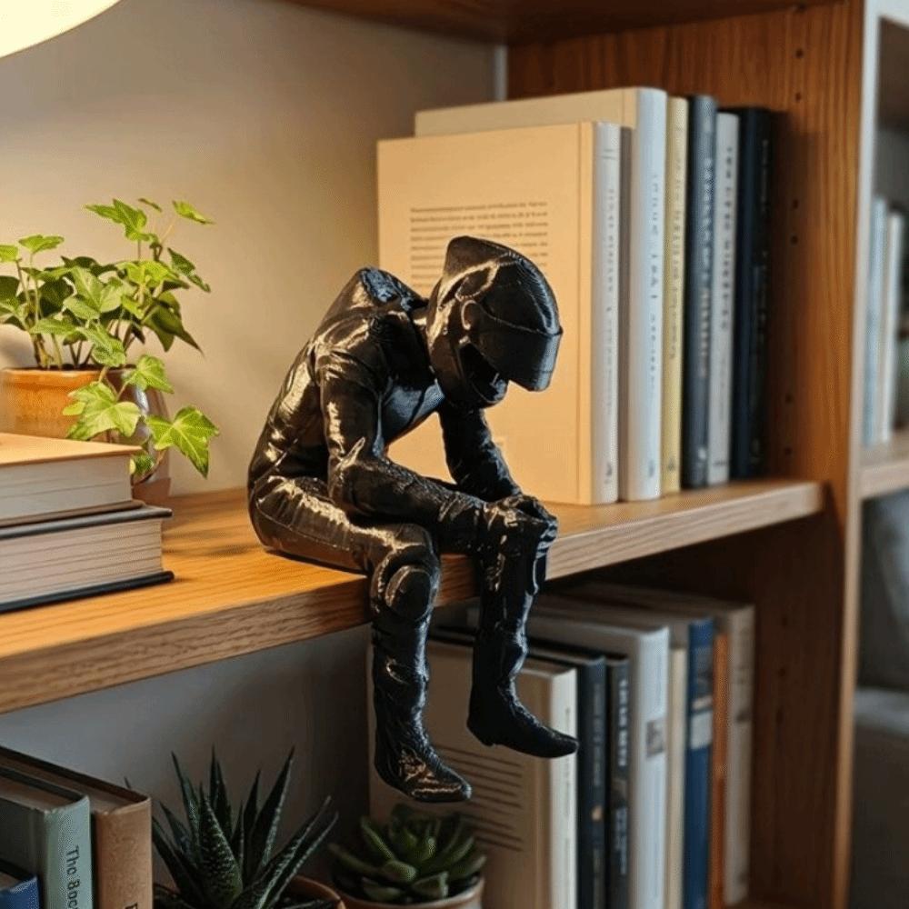 Kunststoff Rennstil Sitzende Figur 3D Gedruckte Motorradfahrer Kunststatue Bürodekoration