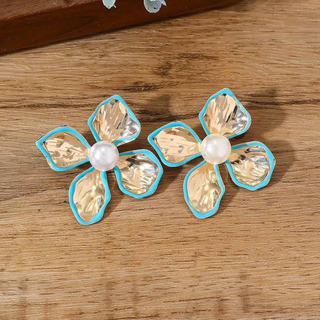 French-Inspired Unique Petal Pearl Flower Stud Earrings – Elegant & Versatile Design.