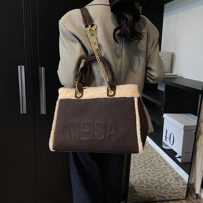 Niche High-texture Versatile Plush Handbag 2025 Autumn and Winter New Retro Lamb Wool Large-capacity Shoulder Bag