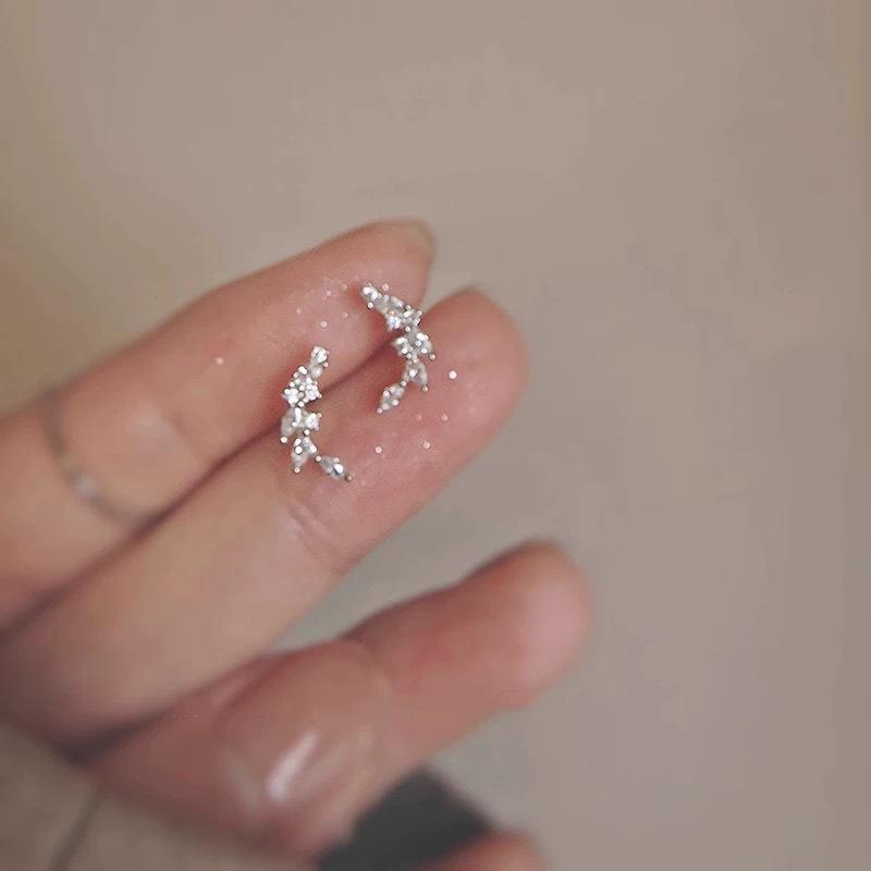 

Wheat stud earrings female French gentle temperament exquisite niche design high sense cold wind temperament earrings ear jewelry