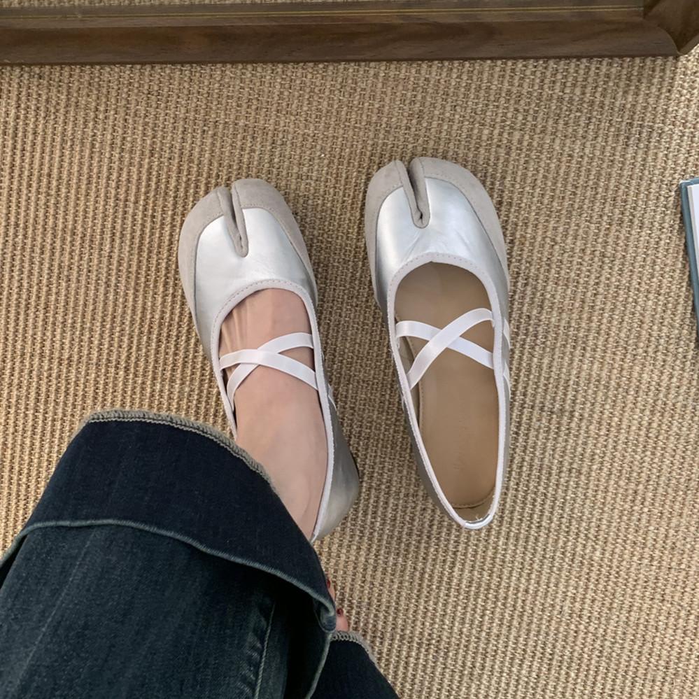 IPPEUM Tabi Sneakers Shoes Black Red Split-Toe Ballet Flats Women Pu Leather Mary Janes Shoes