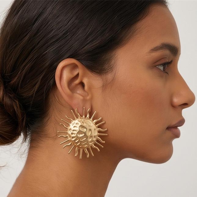European & American Stylish Irregular Flower Stud Earrings for Women's Elegant Personality