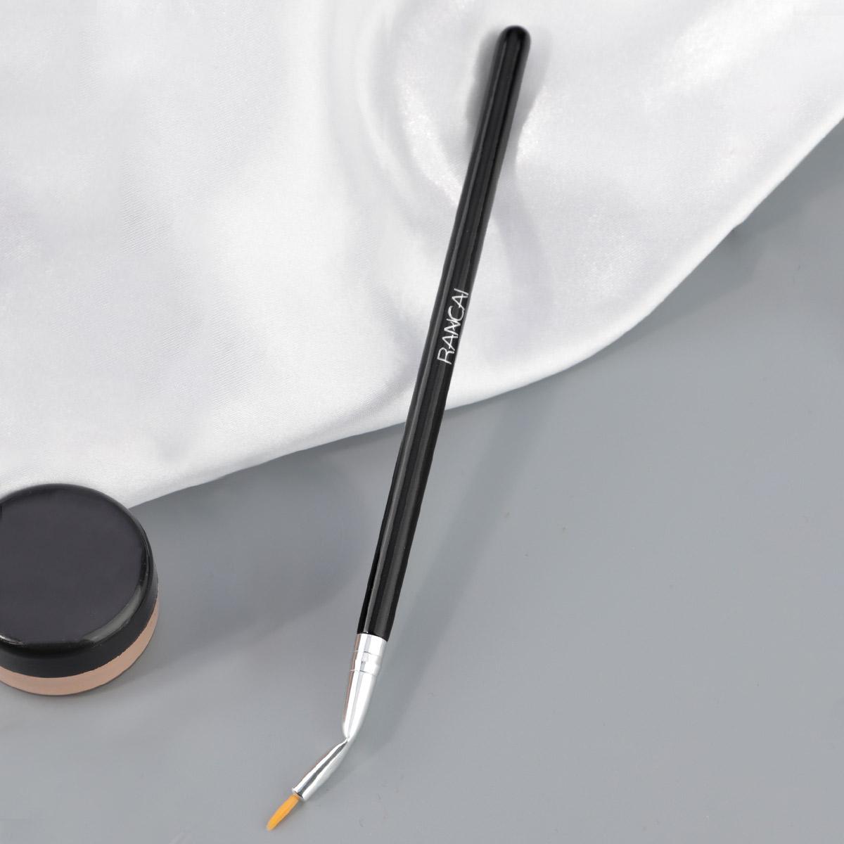 

Angle makeup brush One molding eyeliner Sleeper Eyeliner brush Elbow detail concealer down to tear line eyeliner brush