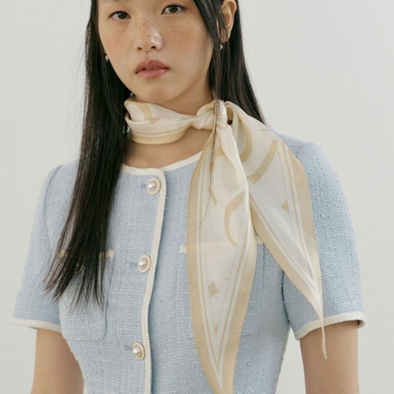 

Lucirzu Lucir zu Silk Diamond Scarf (beige) FREE