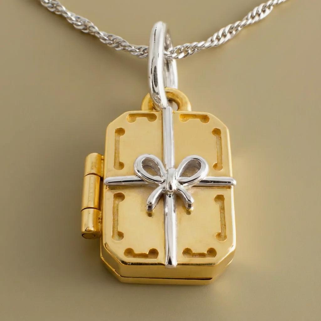 

Valentine S Day Golden Bow Gift Box Photo Box Necklace Niche Open And Close Personalized Accessories