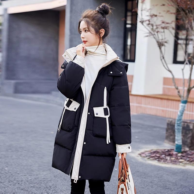 

Женская зимняя куртка средней длины с капюшоном 2024 года, хлопковая, в стиле колор-блок - Модная корейская верхняя одежда с утолщением XL чёрный