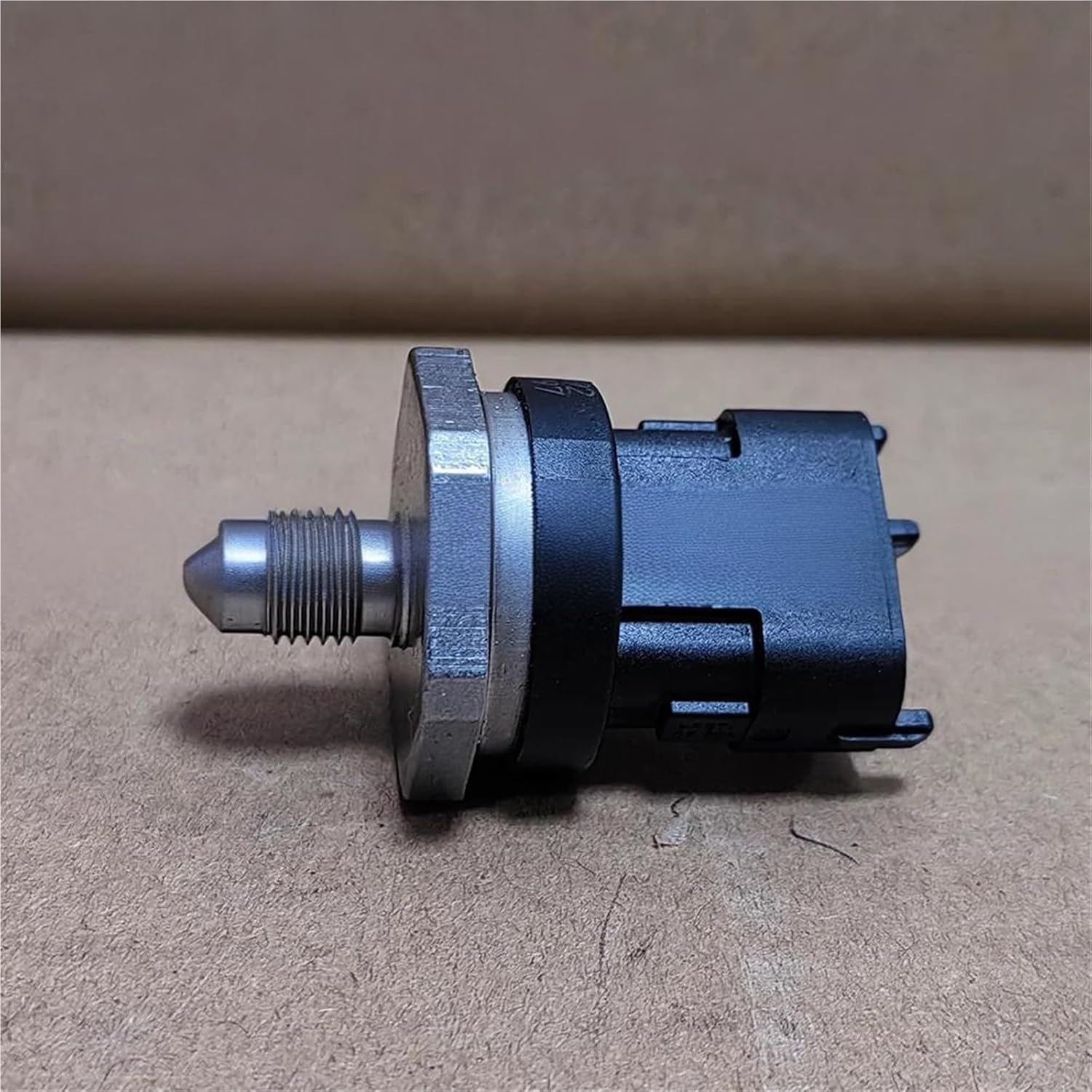 

Fuel Rail Pressure Sensor 0261545006 0261545074 L807-18-211 2S7G-9F972-AD, Compatible for Mazda CX-7 2.3L 2007-2012 Vehicles