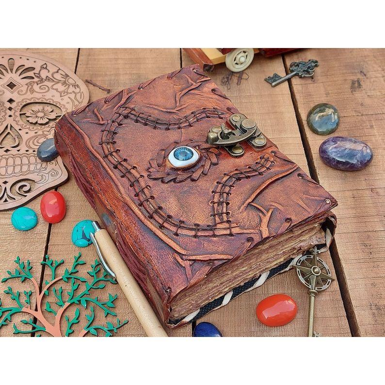

Винтажный кожаный журнал гримуар Книга заклинаний Третий глаз Магия викка язычество Блокнот для путешествий Скетчбук Мужской Женский Лучший подарок 7 x 5 in