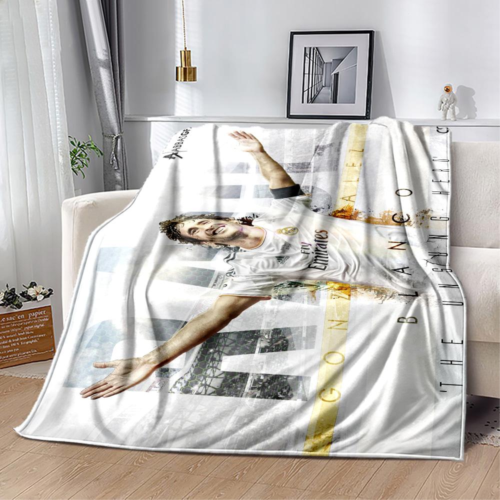 Football Player Action Blanket Soft & Cozy Suitable for Seaside Sofa Livingroom for All Occasions Stylish Decor Birthday Christmas Gift Blanket