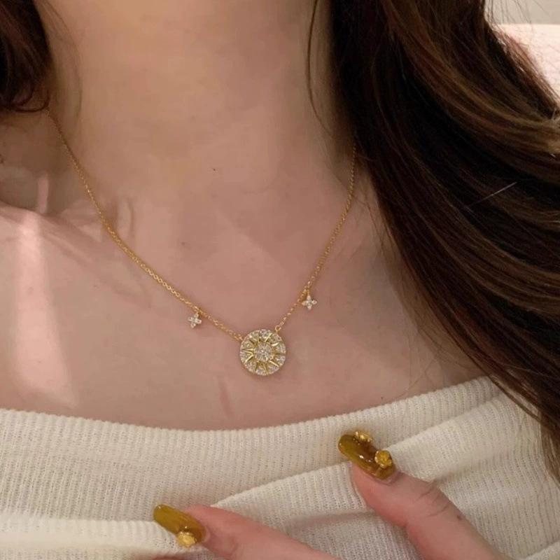 Medieval vtage sun compass star necklace light luxury fashion versatile high sense temperament collarbone chain women