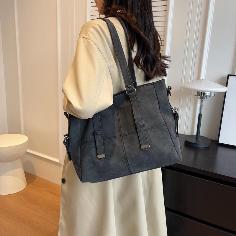 Large-capacity bag women's 2025 new simple and versatile retro shoulder messenger bag texture class commuter tote bag