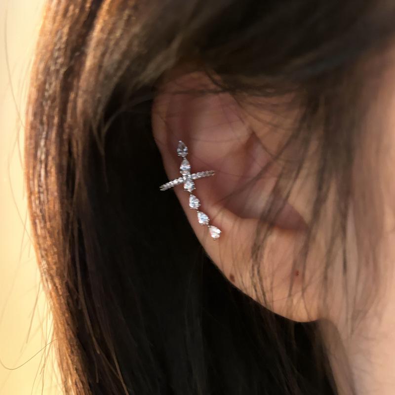 Galaxy Collapse High-End Ear Cuff: Light Luxury, No Piercing Needed, Unique Design for Women