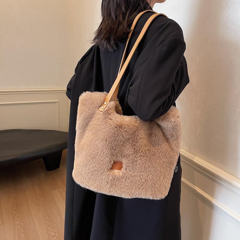 Women Plush Shoulder Bag Fluffy Furry Satchel Bag Large Capacity Fuzzy Purse Handbag for Work Travel Shopping