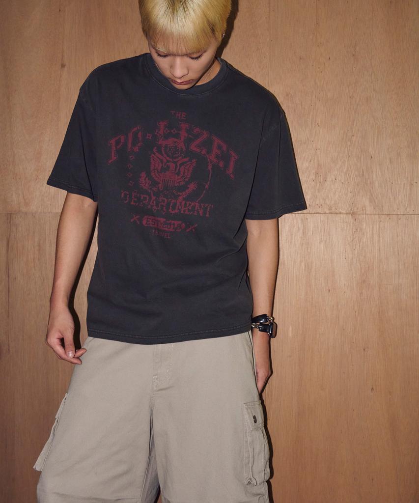 TRAVEL Field Stamp Pigment Short Sleeve T-Shirt Black Charcoal