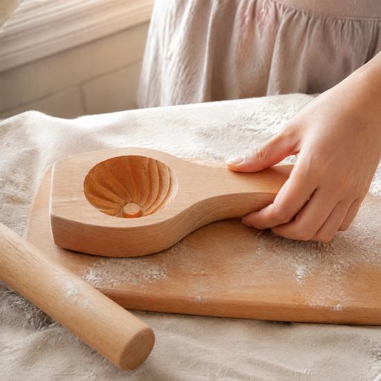 Küchenhelfer für Teigtaschen Holzbrötchenform mit Griff, Manuelles Baozi-Pressform, Backzubehör Einfache DIY Ravioli Teigpresse