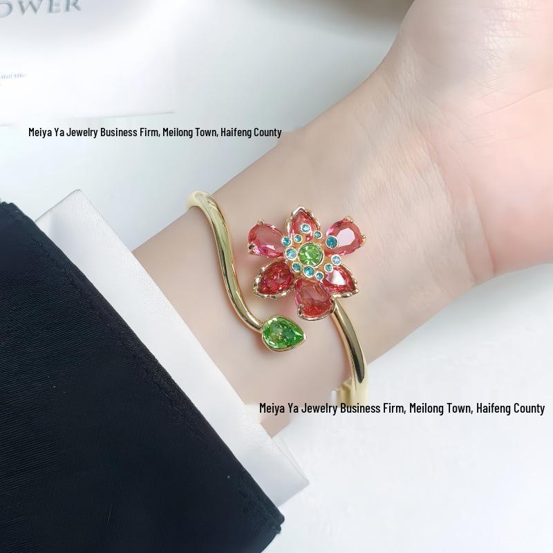 Shi Family Ldyllia Flower Pendant Necklace, Open Ring, and Elegant Colored Earring Set