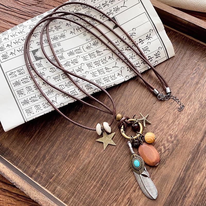 Long Feather Necklace for Women, Classic and Versatile, Suitable for Multiple Layering with Sweater Chains, Unique and Rare.
