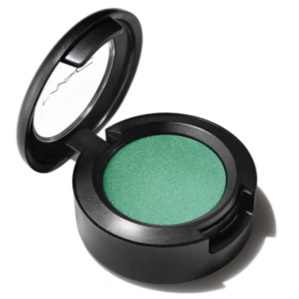 MAC Eyeshadow Girlfriend Daily Anniversary Girlfriend New Crop