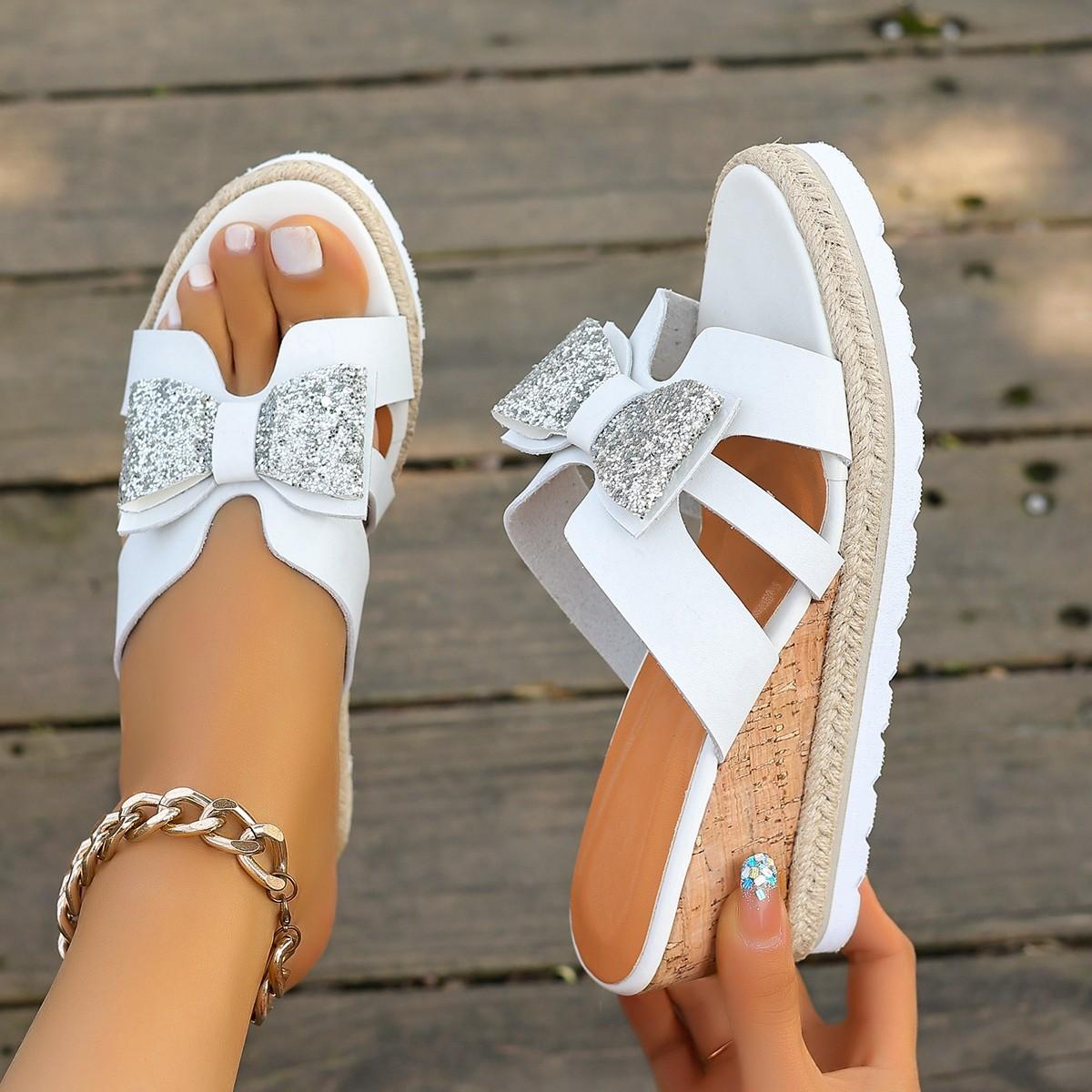 

Мода 2025 Лето Новый Стиль Женские Платформенные Шлепанцы со Стразами и Цветами Толстая Подошва Губчатые Тапочки Трендовая Мода 35 белый