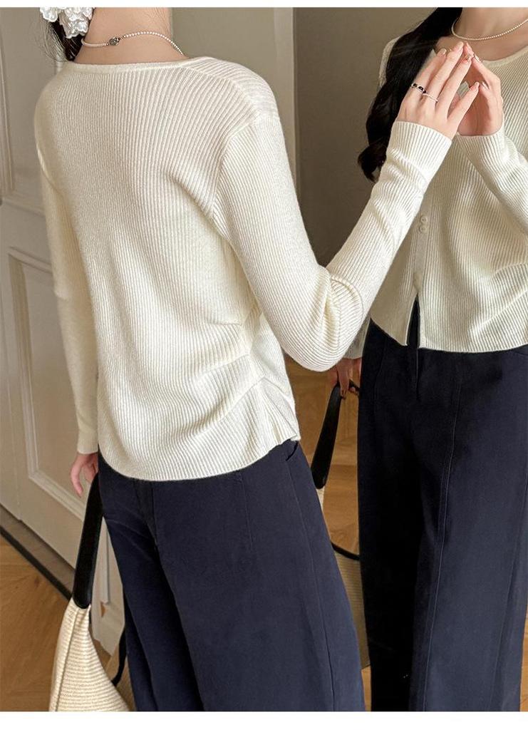 2026 Autumn/Winter Women's Stylish V-Neck Long-Sleeve Button-Up Sweater for Layering
