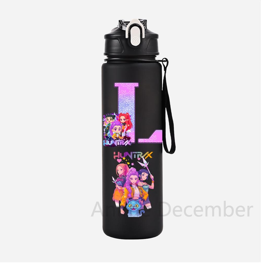 

Аніме K-Pop Мисливці на демонів A-Z Надруковані англійськими літерами Чорна чашка для води Мисливці на демонів Велика місткість Вулична портативна пляшка для пиття для хлопчика дівчинки подарунок