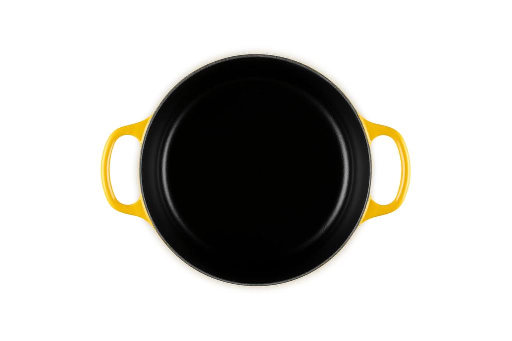 Le Creuset Pokemon Signature Cocotte Rondo 22cm Pokemon Pikachu Official (Iridescent Knob) [Japan Product]