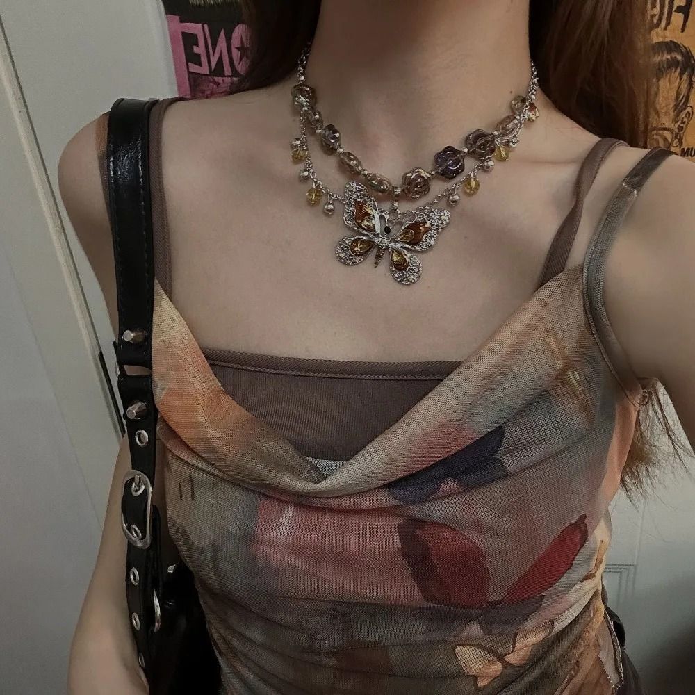 Vintage Butterfly Flower Pendant Necklaces Light Luxury Clavicle Chain Jewelry Accessories