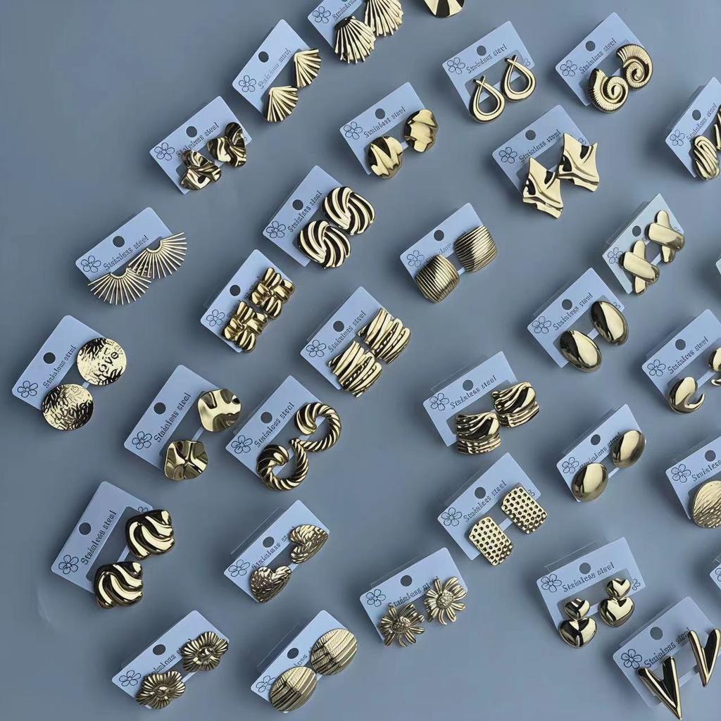 Elegante Damen Große Ohrstecker Vintage Linientextur Herz Geometrisches Florales Design Schmuck Für Frauen Stil Zufälliger Versand