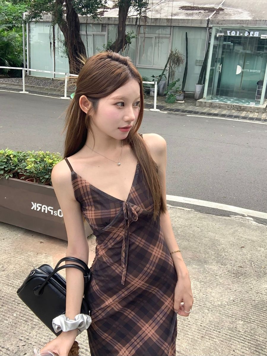 

Design sense retro diamond mesh suspender dress women s spring new waist thin fashion long skirt S темно-коричневого