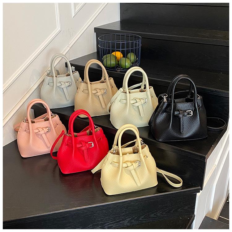 This Year's Popular Small Bag Women's Summer 2025 New Versatile Super Fire Messenger Bag Casual Portable Bucket Bag