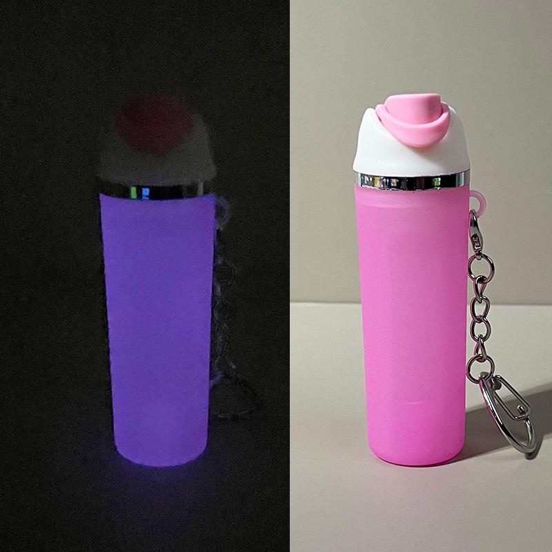 Llavero Copa Rey Hielo: Colgante Stanley versátil para pintalabios o para colgar en la mochila