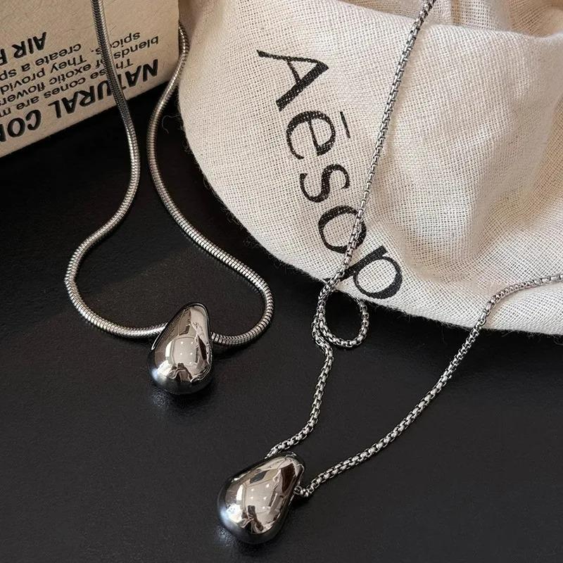 Trendy Minimalist Long Teardrop Charm Pendant Necklace for Women Autumn Winter Sweater Chain Fashion Y2K Accessory Jewelry Gift