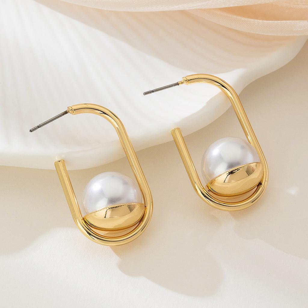 European And American Minimalist Pearl Hoop Earrings With A Fashionable Feel